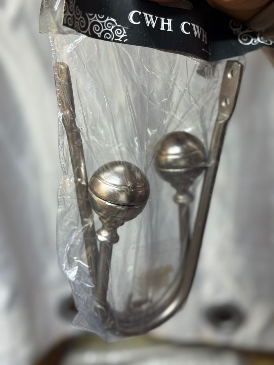 Embrasse Rideau avec pompons, en métal 1 paire + Accroche Murale offert